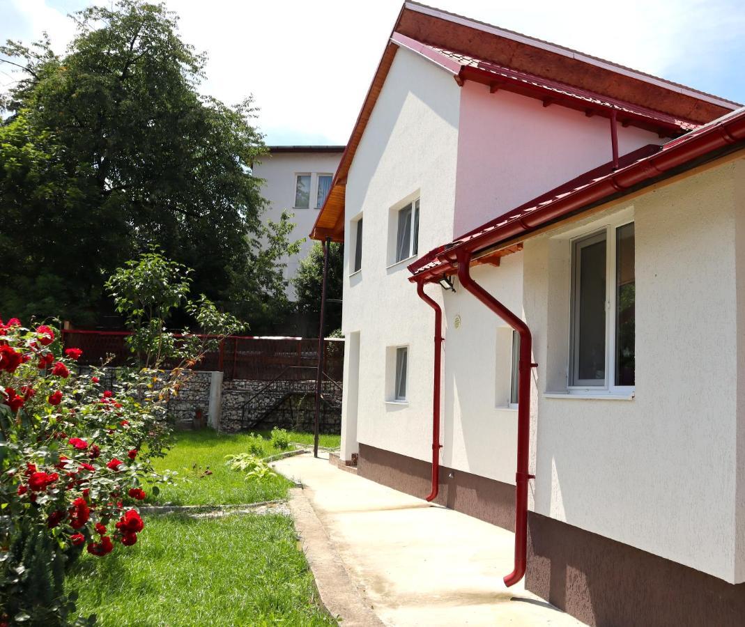 Accommodation Casa Luca Horezu Exteriör bild